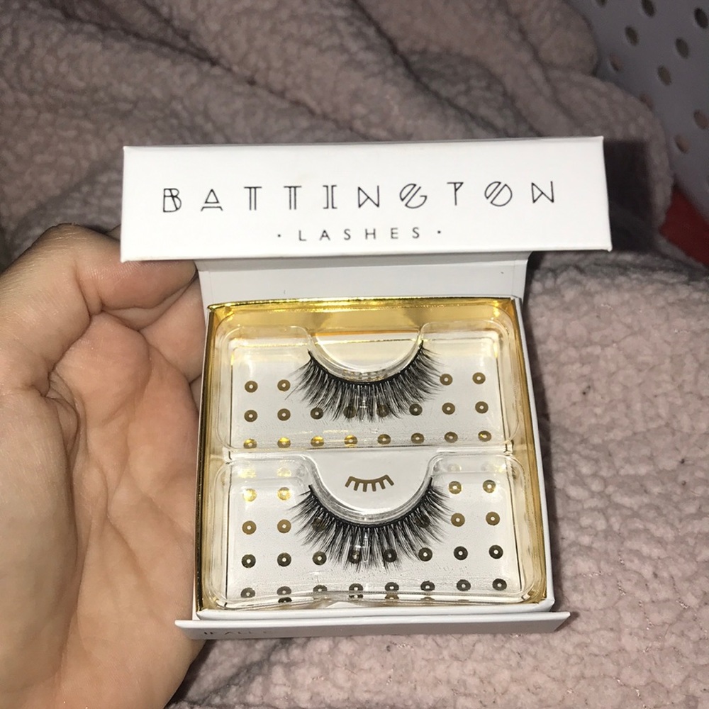 False eyelashes